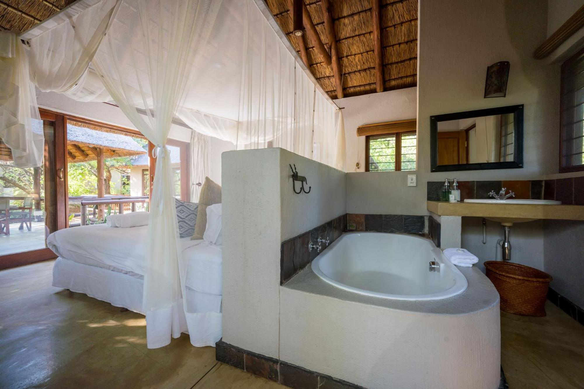Raptors Lodge Hoedspruit Exterior photo